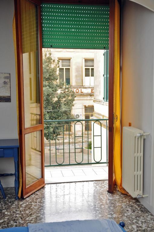 Le Tre Civette Bed & Breakfast Лече Екстериор снимка