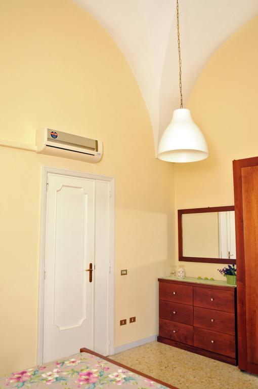 Le Tre Civette Bed & Breakfast Лече Екстериор снимка